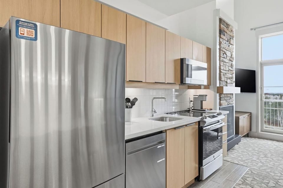 Mosaic Two Bedroom Loft Suite | Private kitchen | Mini-fridge, microwave, dishwasher, electric kettle