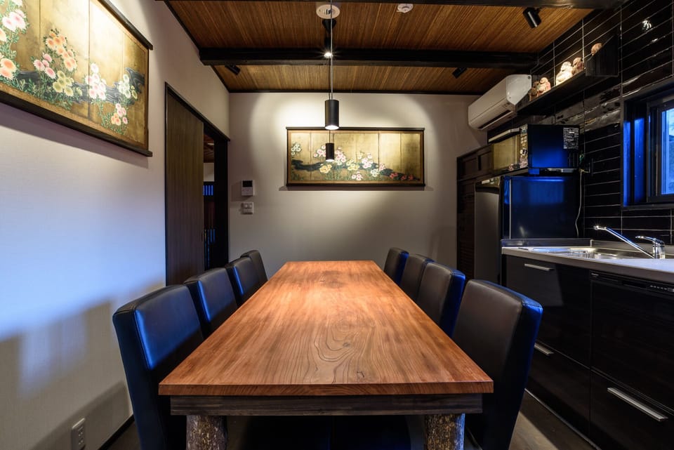 Beautifully decorated dining-kitchen.