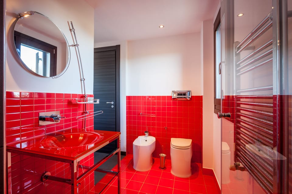main bathroom other side
