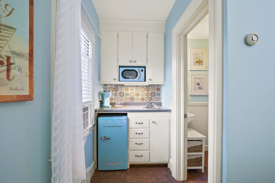 Salt Island Room | Private kitchen | Shared fridge
