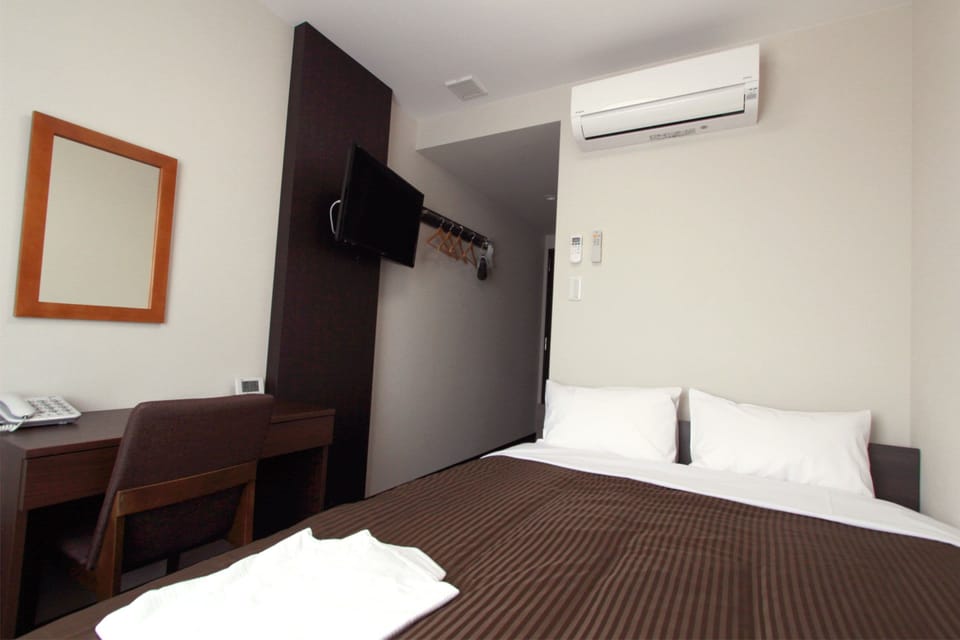 19 bedrooms, desk, blackout drapes, free WiFi