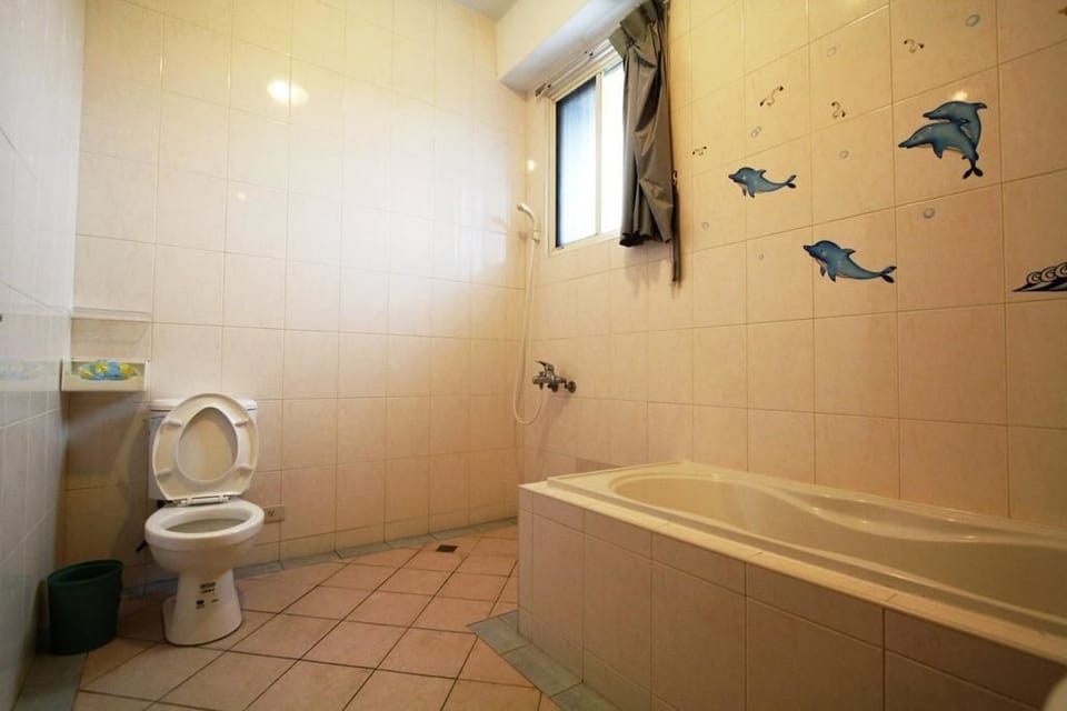 Comfort Quadruple Room | Bathroom | Shower, hair dryer, slippers, towels