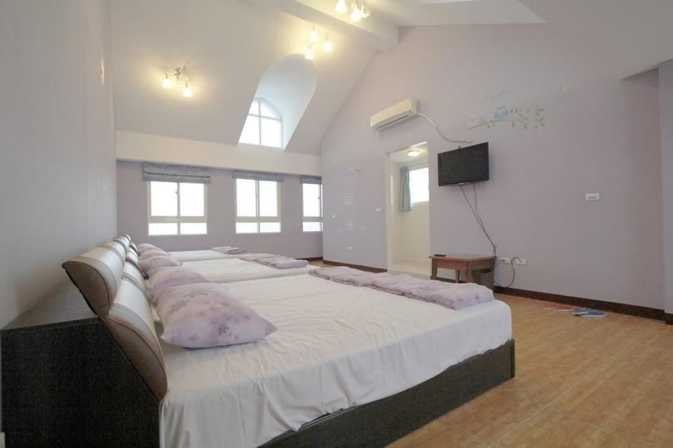 Comfort Quadruple Room | Desk, blackout drapes, free WiFi, bed sheets