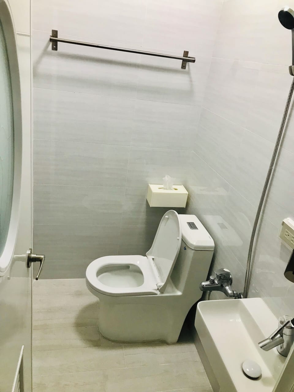 Comfort Quadruple Room, Non Smoking | Bathroom | Free toiletries, hair dryer, slippers, towels