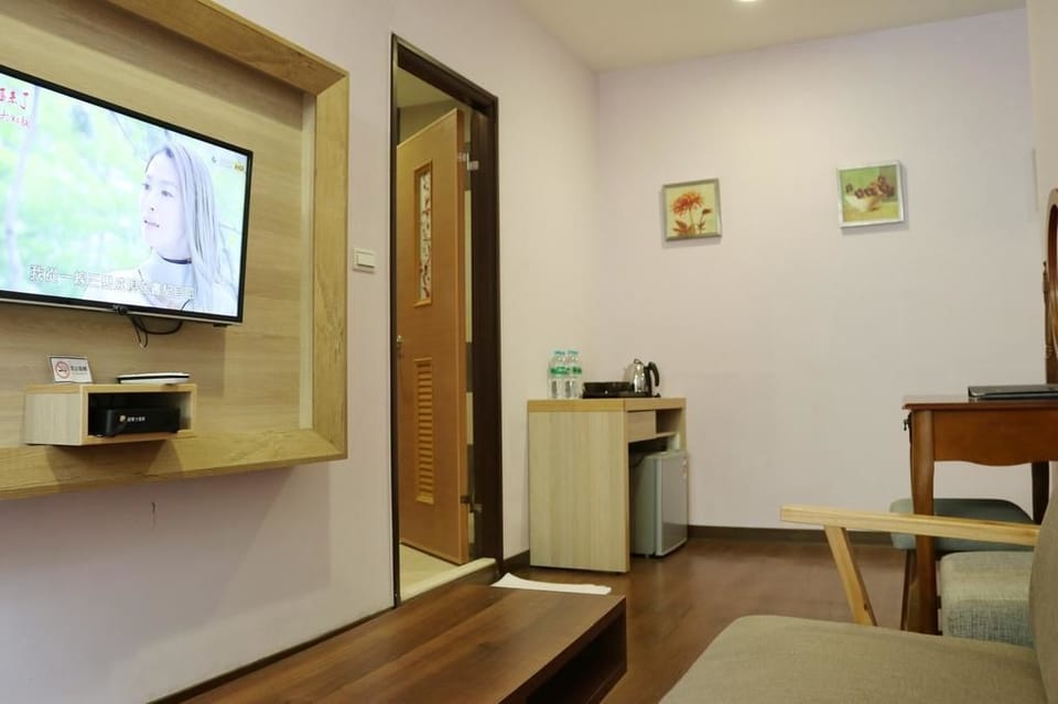 Family Quadruple Room | Desk, blackout drapes, soundproofing, free WiFi