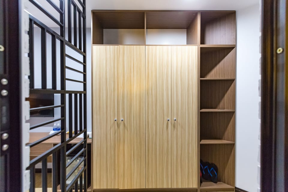 Deluxe Room | Minibar, desk, blackout drapes, free WiFi