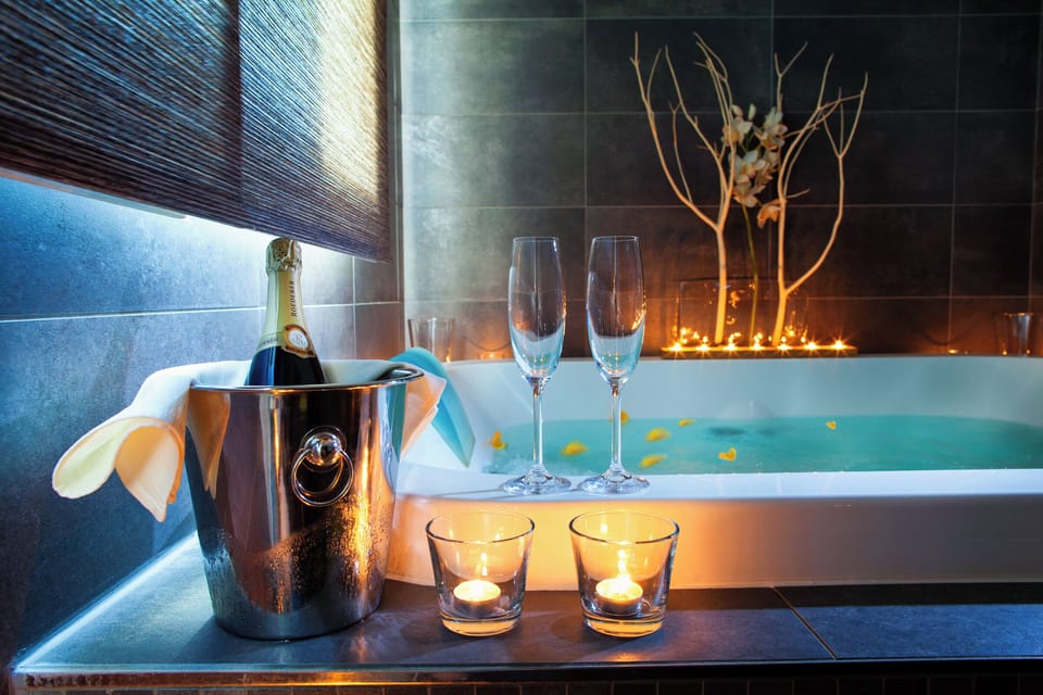 Sauna, hot tub, body treatments, hot stone massages