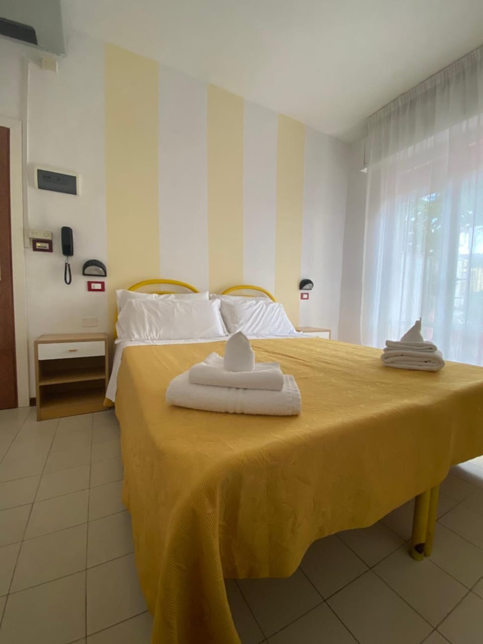 In-room safe, desk, WiFi (free)