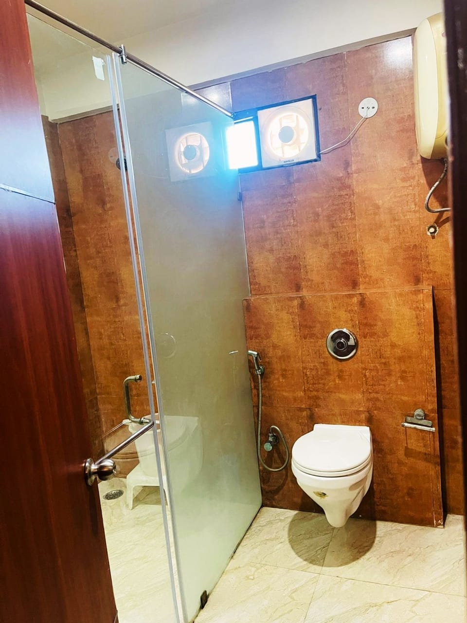 Superior Double Room, 1 Double Bed, Hill View | Bathroom | Separate tub and shower, rainfall showerhead, free toiletries, bathrobes