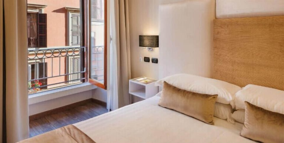 Classic Triple Room | Minibar, in-room safe, individually decorated, individually furnished