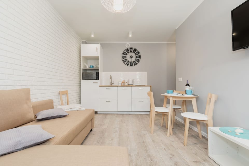 Deluxe Apartment, 1 Queen Bed with Sofa bed, Courtyard View | Private kitchen | Full-size fridge, microwave, oven, stovetop