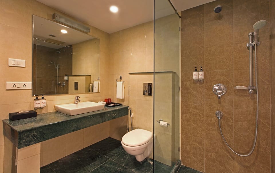Superior Room | Bathroom | Shower, rainfall showerhead, hair dryer (on request), towels