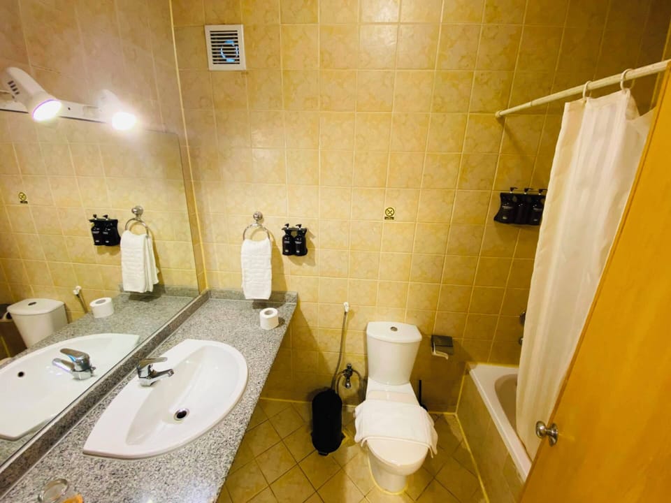 Standard Room | Bathroom | Shower, hair dryer, bidet, towels