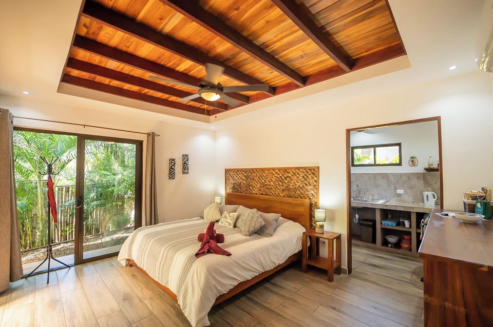 Deluxe Studio | In-room safe, blackout drapes, free WiFi, bed sheets