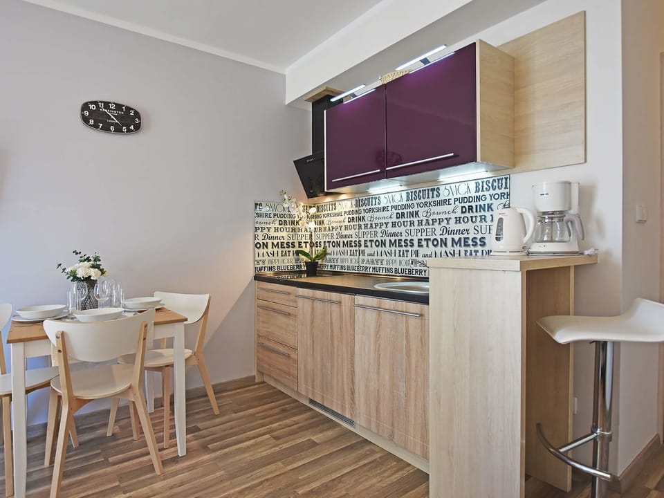 Apartment (28) | Living area | Flat-screen TV
