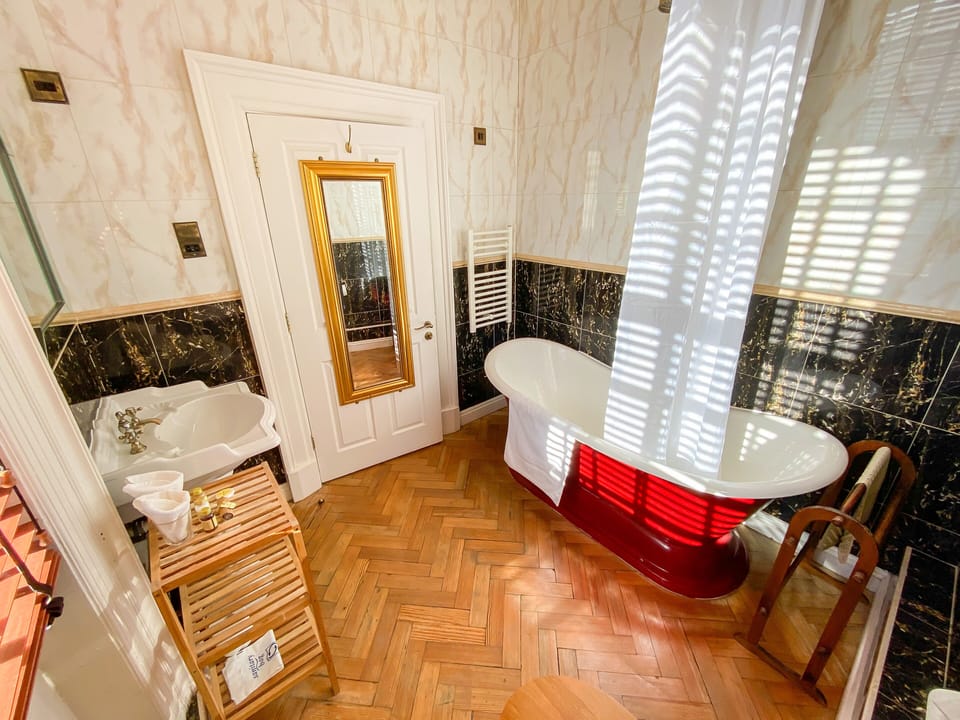 Junior Suite (not dog friendly) | Bathroom | Shower, rainfall showerhead, hair dryer, towels