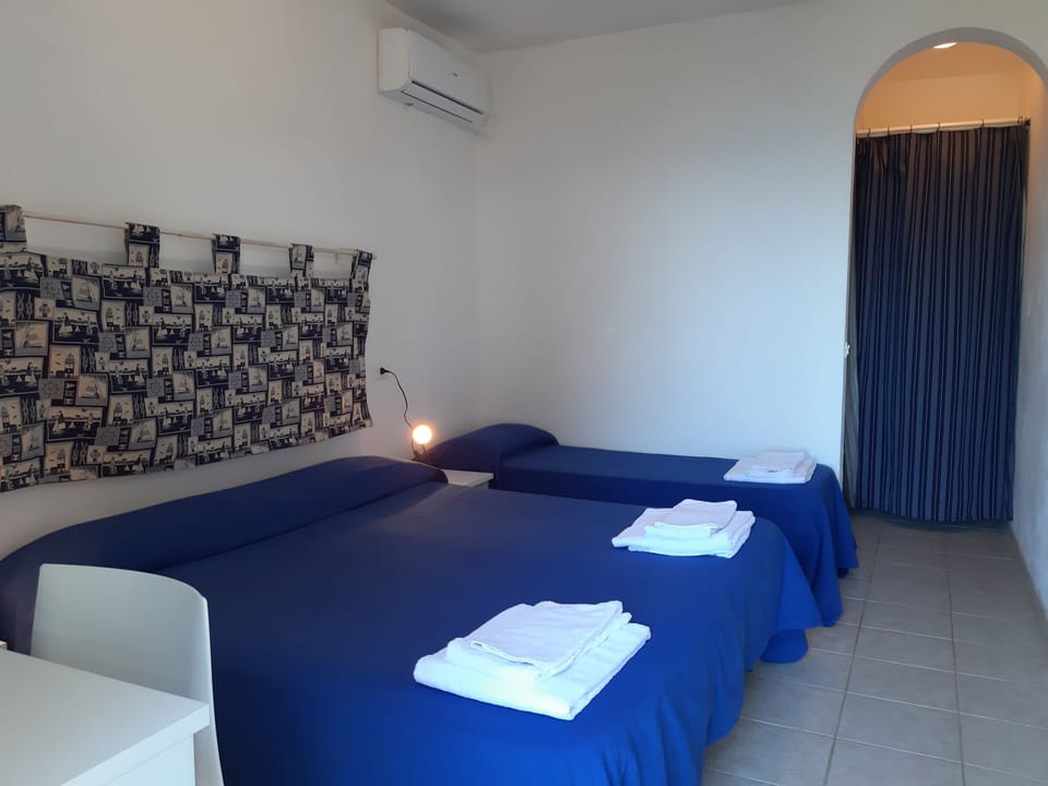 Triple Room, Sea View | WiFi (free), bed sheets