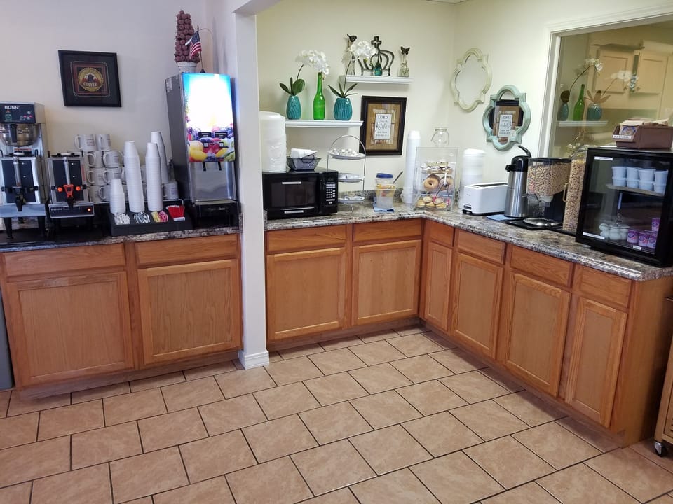 Free daily continental breakfast