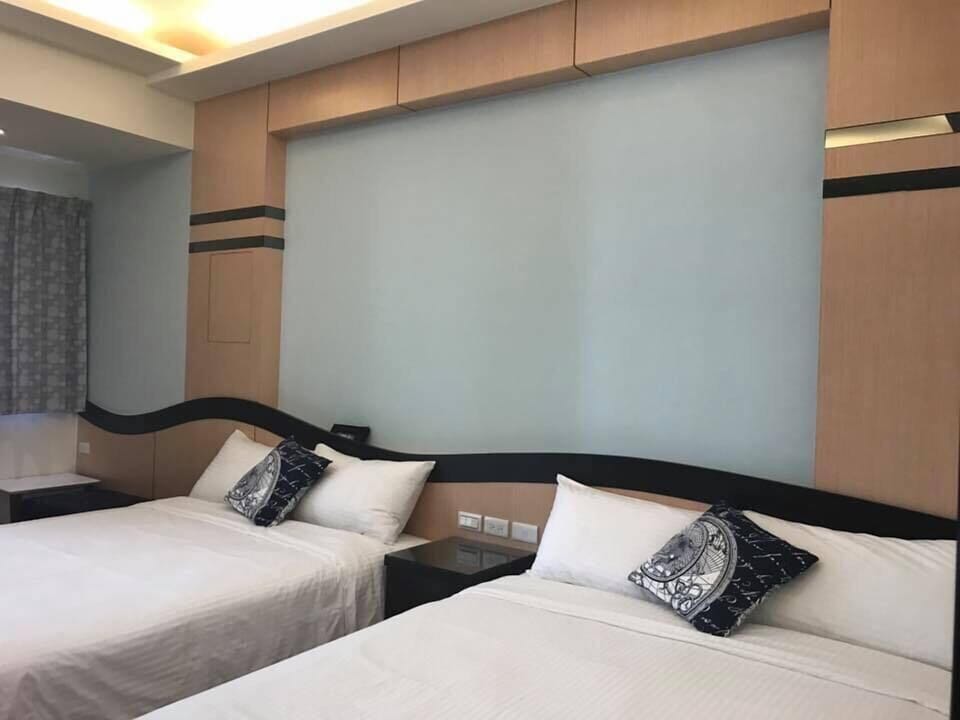 Family Room | Desk, free WiFi, bed sheets
