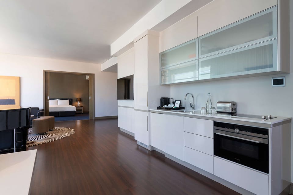 Premium bedding, minibar, in-room safe, desk