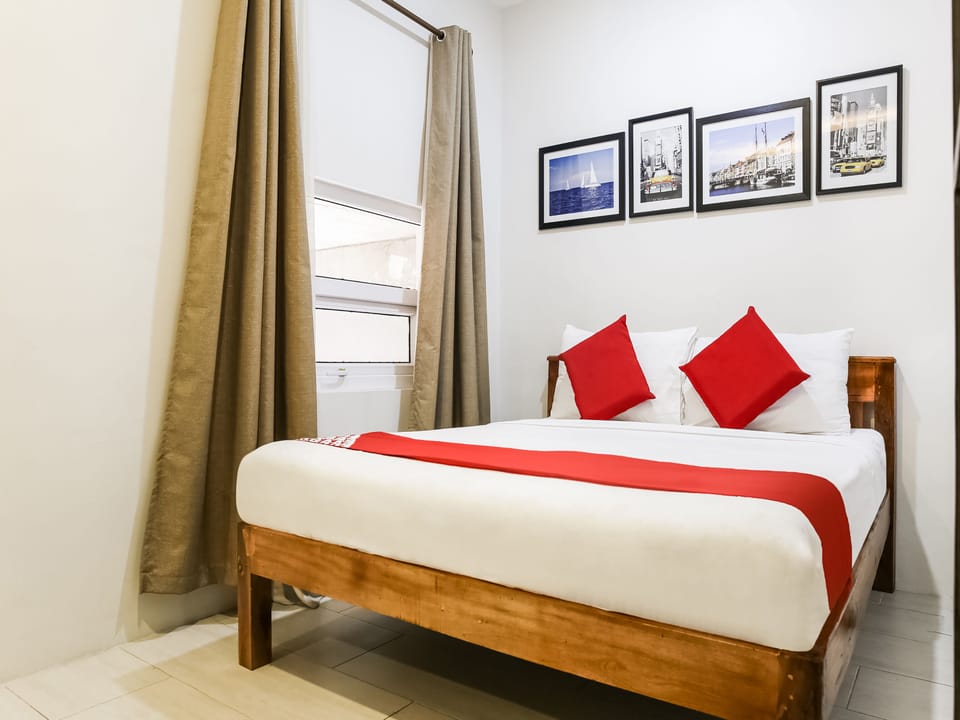 Blackout drapes, WiFi (free), bed sheets