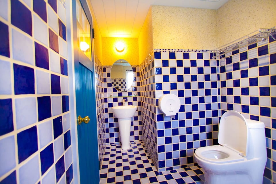 Quadruple Room | Bathroom | Shower, rainfall showerhead, free toiletries, hair dryer