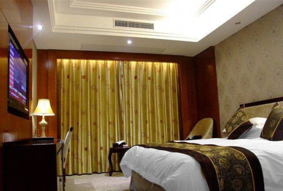 Standard Double Room, Non Smoking | Desk, blackout drapes, free WiFi