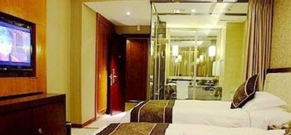 Standard Twin Room, Non Smoking | Desk, blackout drapes, free WiFi