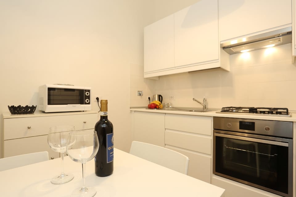 Apartment, 1 Bedroom | Private kitchen | Full-size fridge, microwave, oven, stovetop