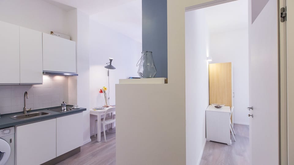 Apartment | Private kitchen | Microwave, cookware/dishes/utensils