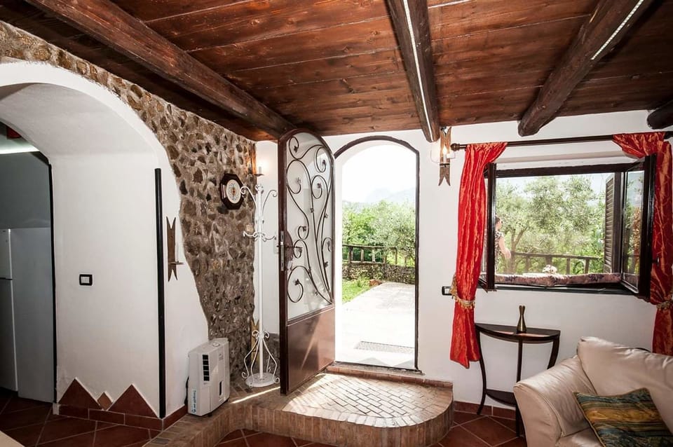 Traditional Apartment, 1 Queen Bed | 1 bedroom, iron/ironing board, free WiFi