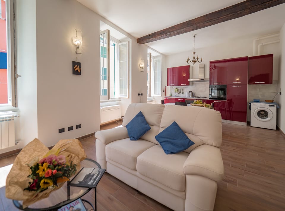 Apartment, 2 Bedrooms, 2 Bathrooms | Living area | 42-inch Smart TV with satellite channels
