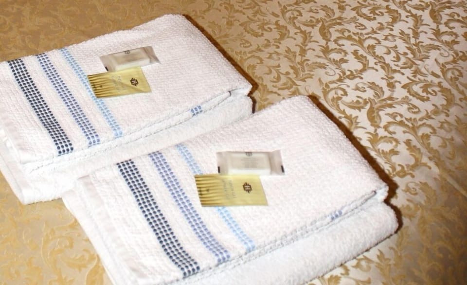 Double Room, 1 Queen Bed (Enchanted perla) | Bathroom amenities | Shower, free toiletries, hair dryer, towels