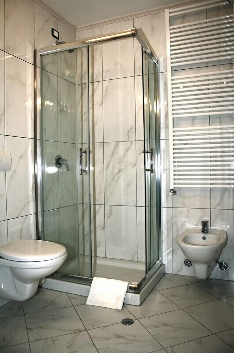 Apartment, 2 Bathrooms, Ground Floor (Laguna dream apartment) | Bathroom | Shower, free toiletries, hair dryer, towels