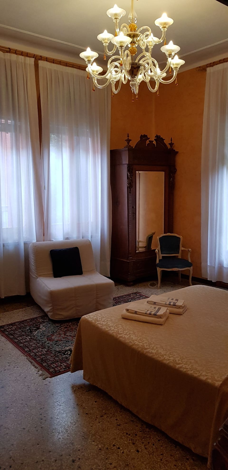 Triple Room (Dreamlike garden room) | Desk, free WiFi, bed sheets