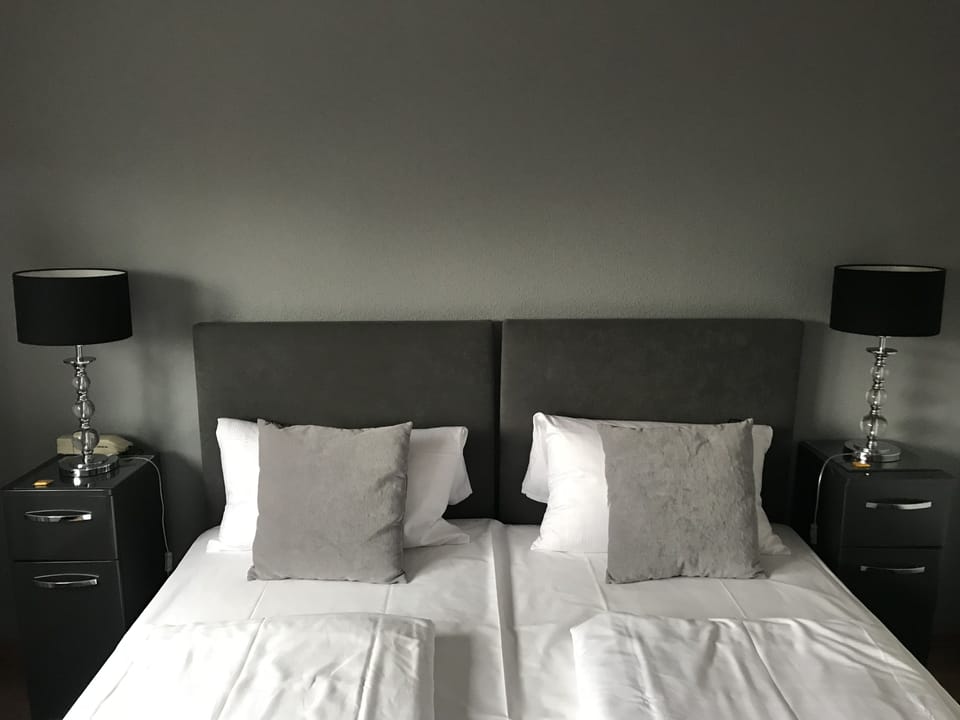 Double Room, Private Bathroom (Extra bed) | Desk, free WiFi, bed sheets