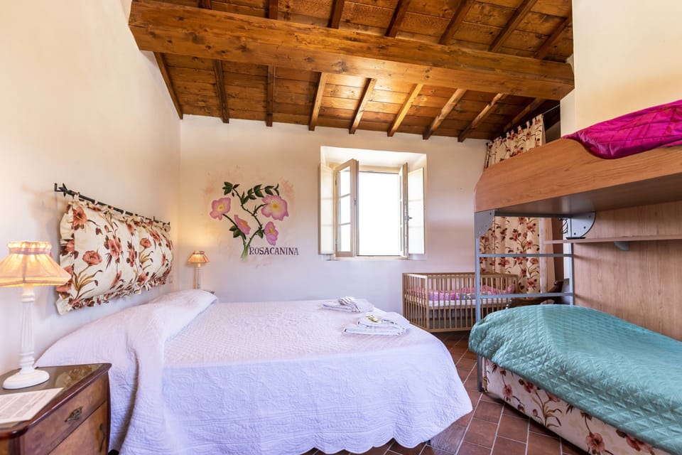Quadruple Room | Cribs (free), WiFi (free), individually decorated, bed sheets