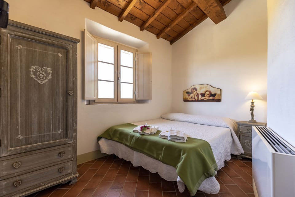 Double Room | Individually decorated, free cribs/infant beds, free WiFi, bed sheets