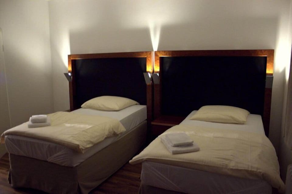 Double Room | Desk, soundproofing, free WiFi, bed sheets