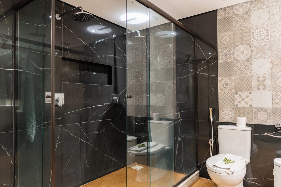 Comfort Double or Twin Room | Bathroom | Free toiletries, hair dryer, towels, soap