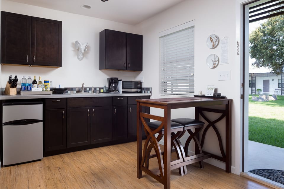 Signature Room, 1 King Bed with Sofa bed, Courtyard View (3) | Private kitchenette | Fridge, microwave, coffee/tea maker, electric kettle