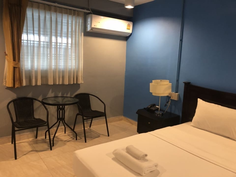 In-room safe, desk, soundproofing, free WiFi