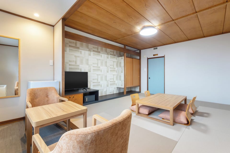 In-room safe, free WiFi, bed sheets