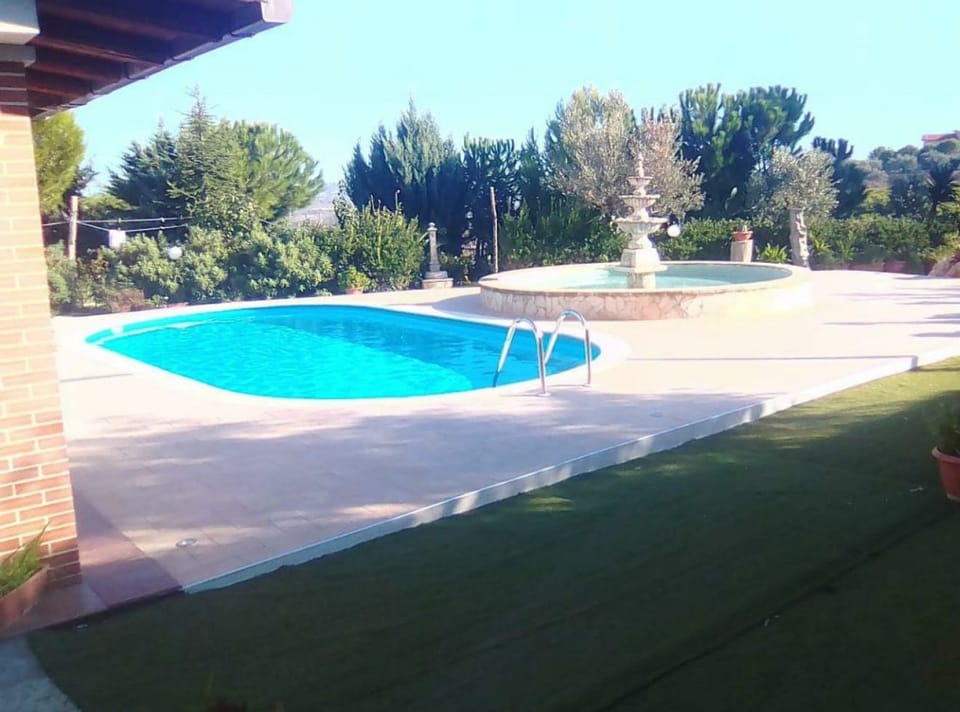 2 outdoor pools