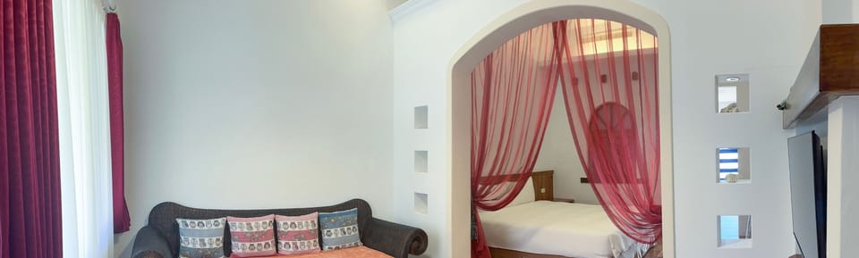 Double Room, 1 King Bed, Non Smoking | Blackout drapes, free WiFi, bed sheets