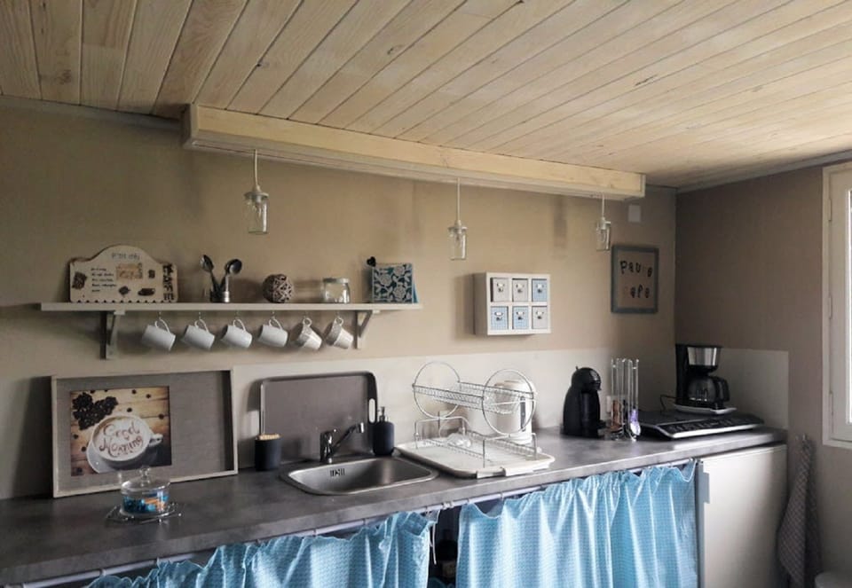 Cottage | Private kitchen | Shared fridge, microwave