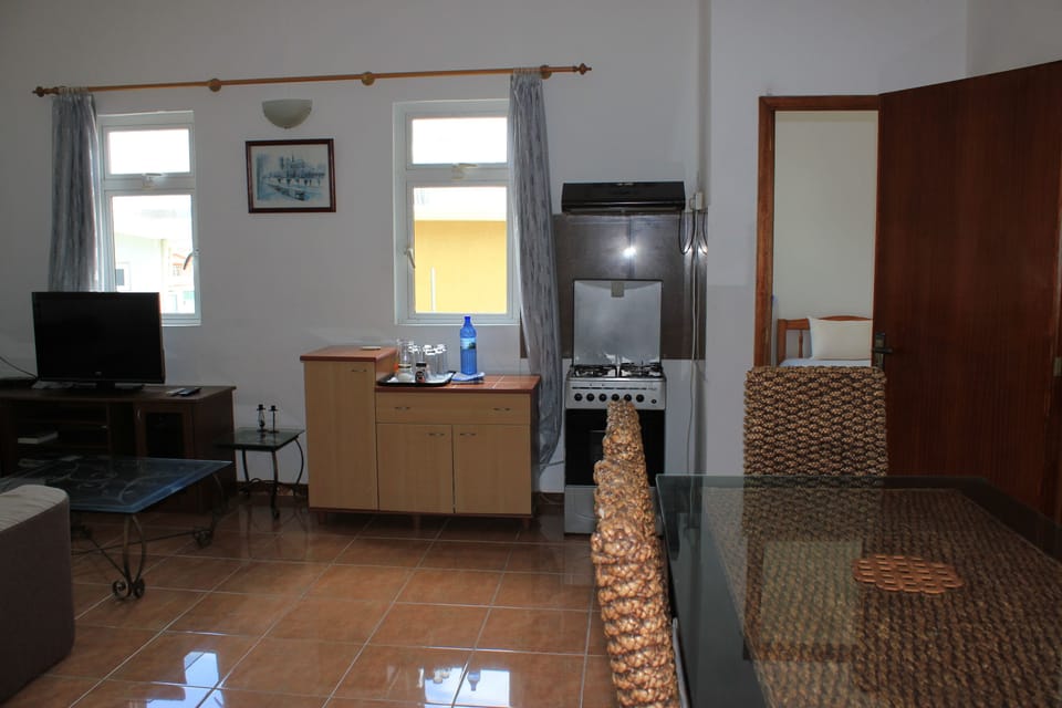Standard Apartment, Multiple Beds, Terrace | In-room dining