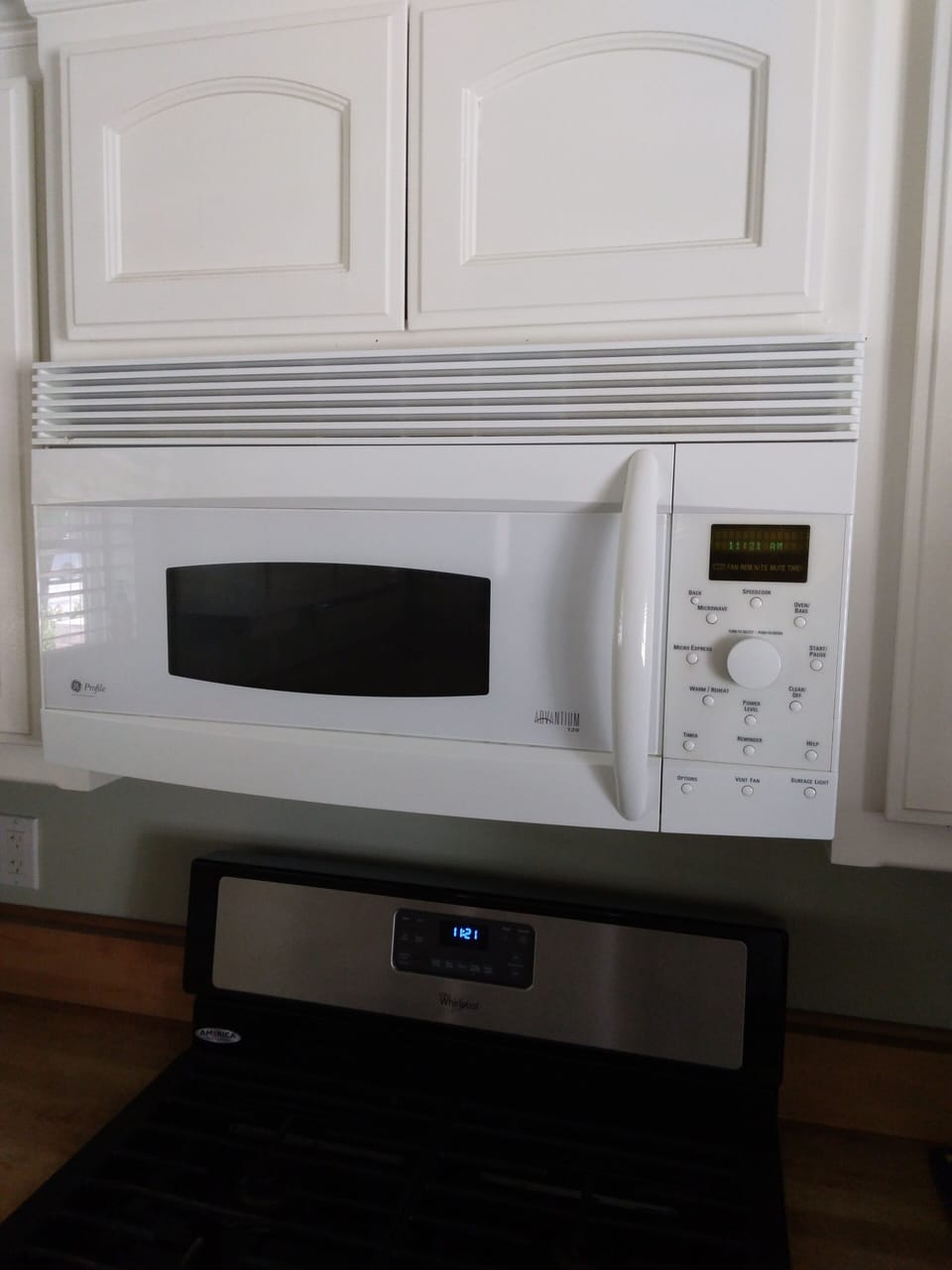 Microwave functions as a convection oven as well as a vent