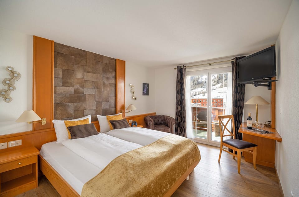 Comfort Double Room, Balcony, Mountain View | In-room safe, individually decorated, desk, laptop workspace