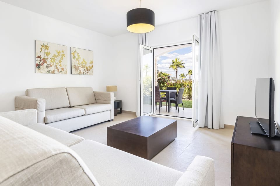 Eden Villas & Apartments Resort in Guia